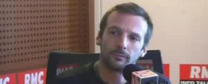 Mathieu Kassovitz et les ''49 passagers'' du Vol 77